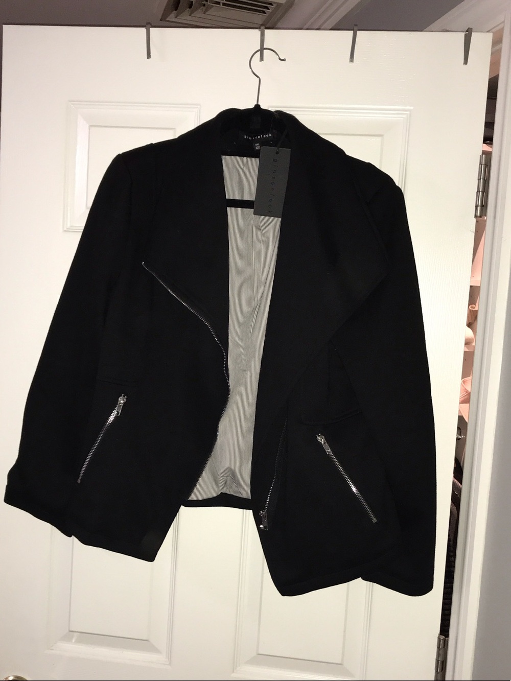 Tailored Black Open-Front Women’s Jacket with Zip Pockets